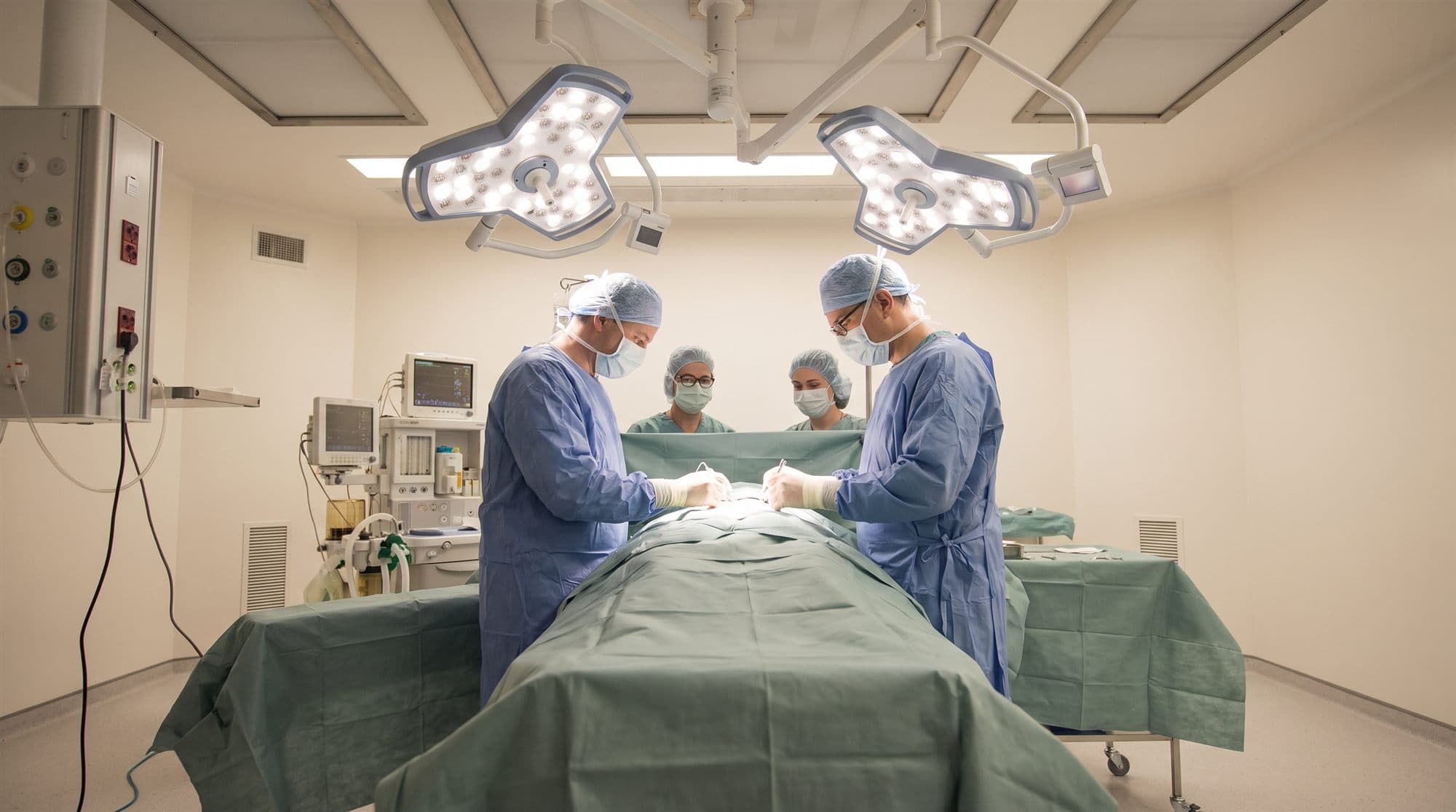 Surgical team in theatre at BHT CLINIC, İstanbul